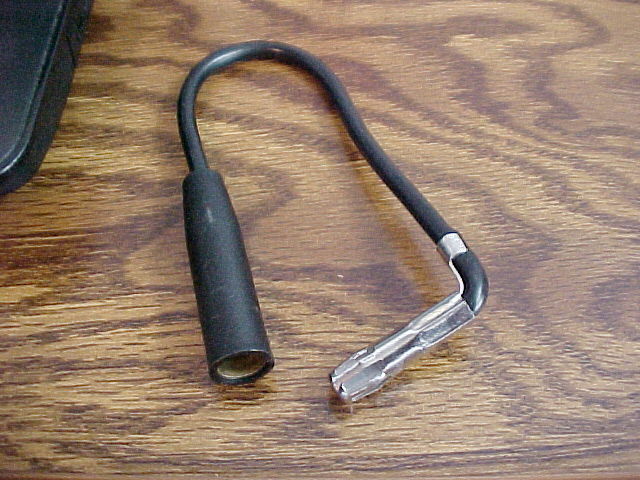 CARQUEST 81092 ANTENNA ADAPTER CABLE FORD LOOK AT PICTURE SEE IF RIGHT ONE