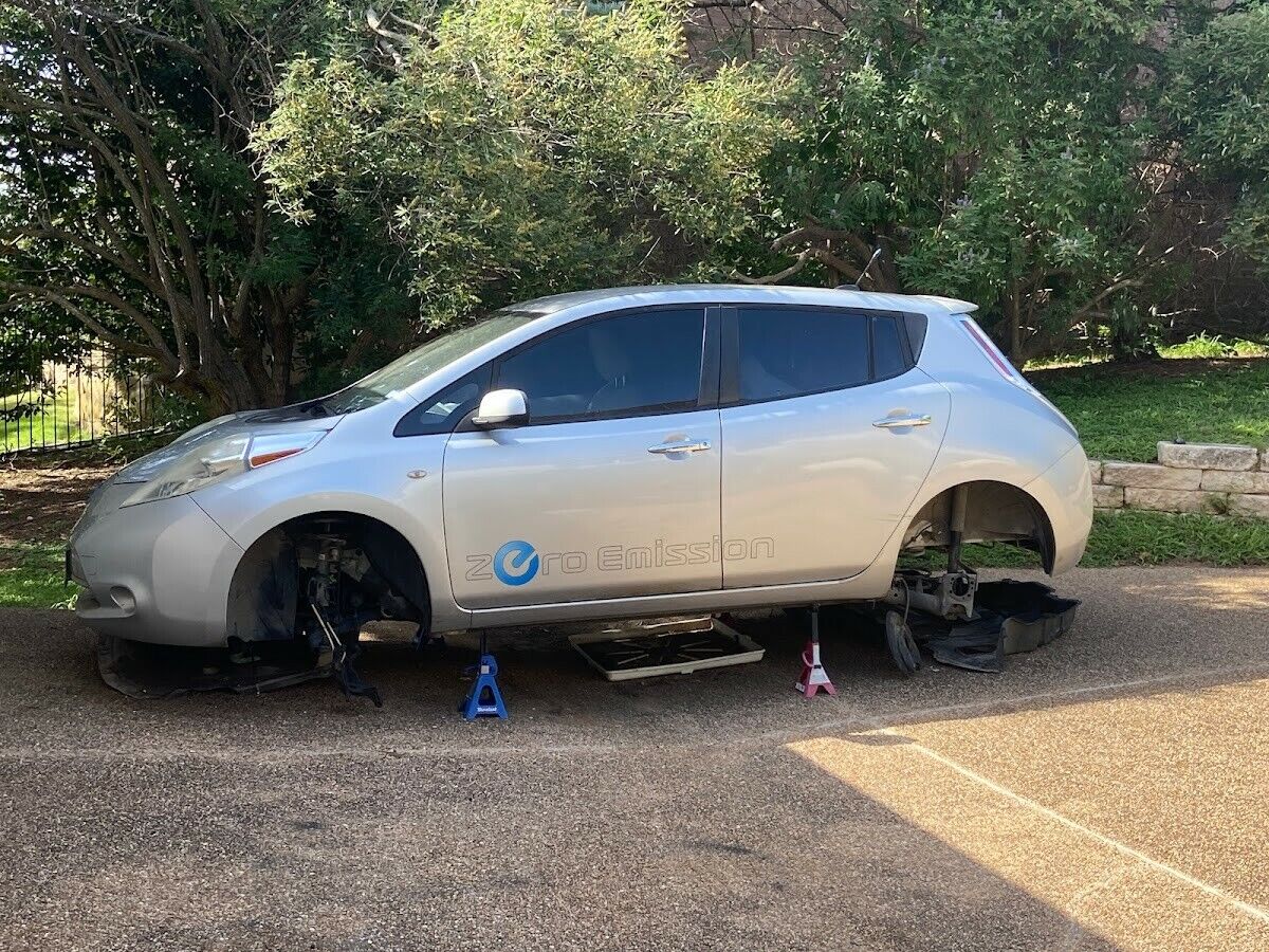 Selling parts from a Nissan Leaf 2012, DM me for a part
