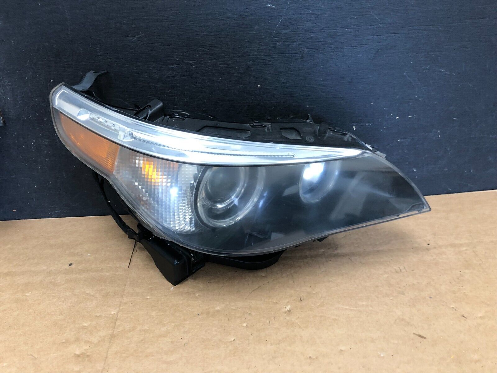 DEFECT  2004 -2007 BMW 535i 5 Series Headlight RIGHT SIDE OEM Xenon HID 7518A