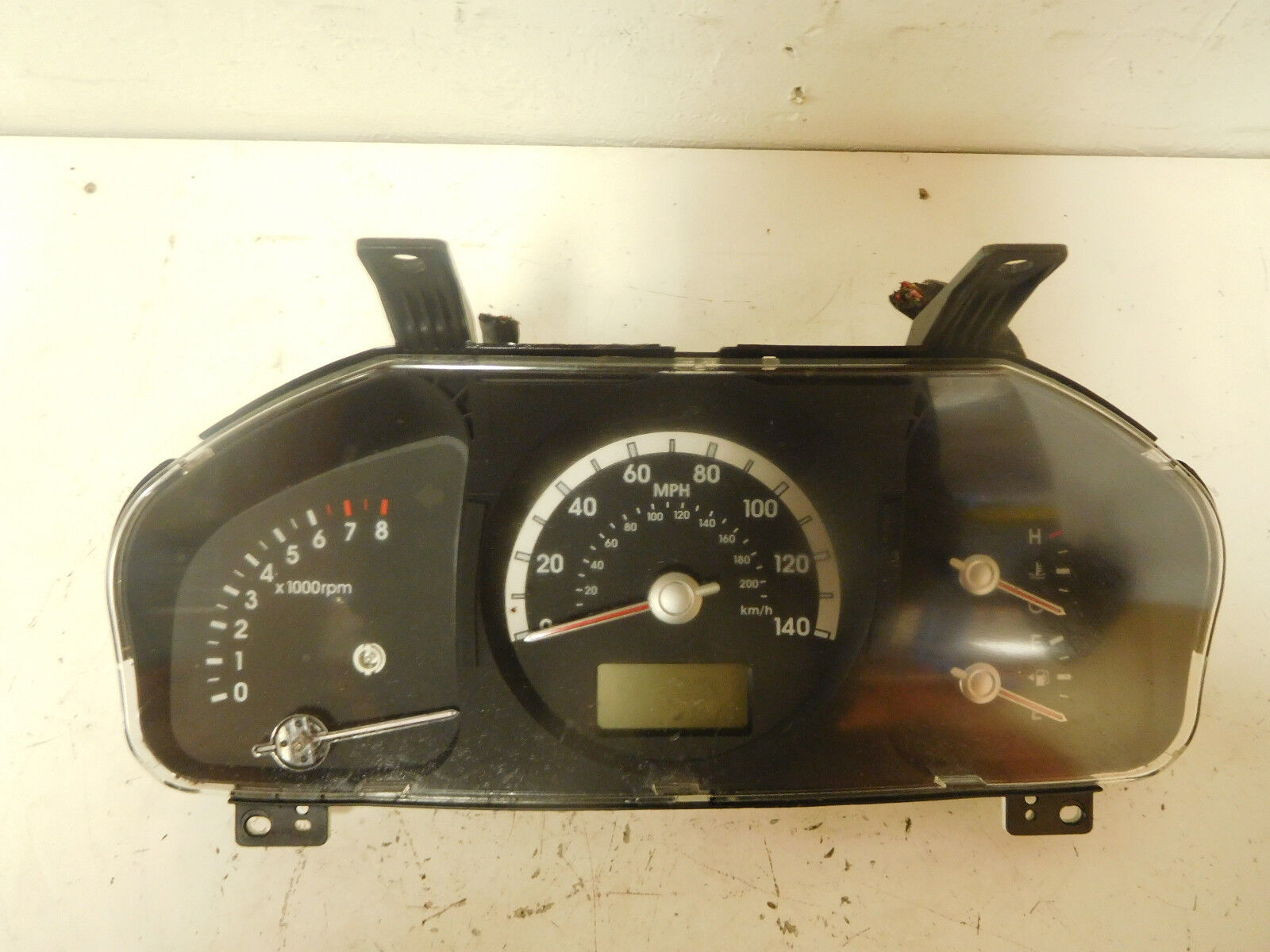 2007  Kia  Sportage  Speedometer  Cluster 4X4  around 10,000 miles   94001-1F040