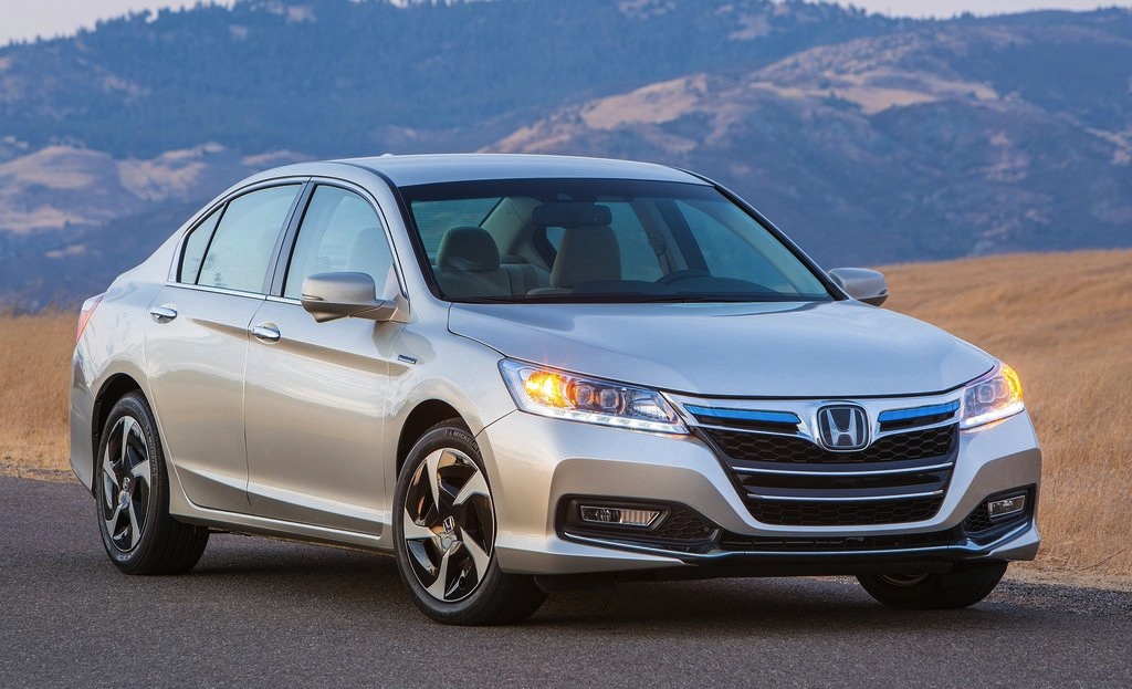 2014 Honda Accord Plug-in Hybrid Front 3/4 View