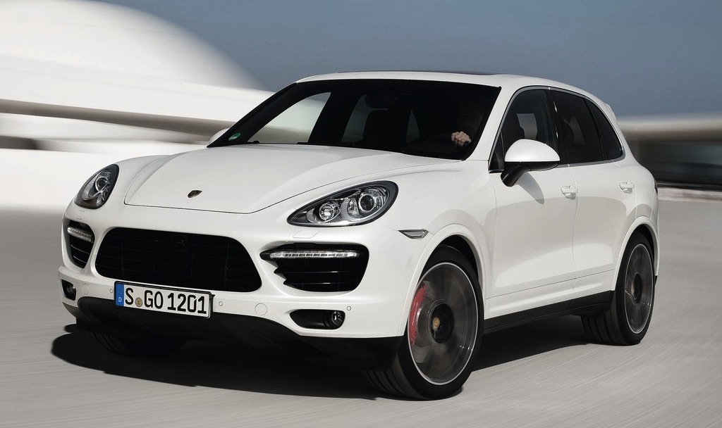 2013 Porsche Cayenne Turbo S Front 3/4 Action View