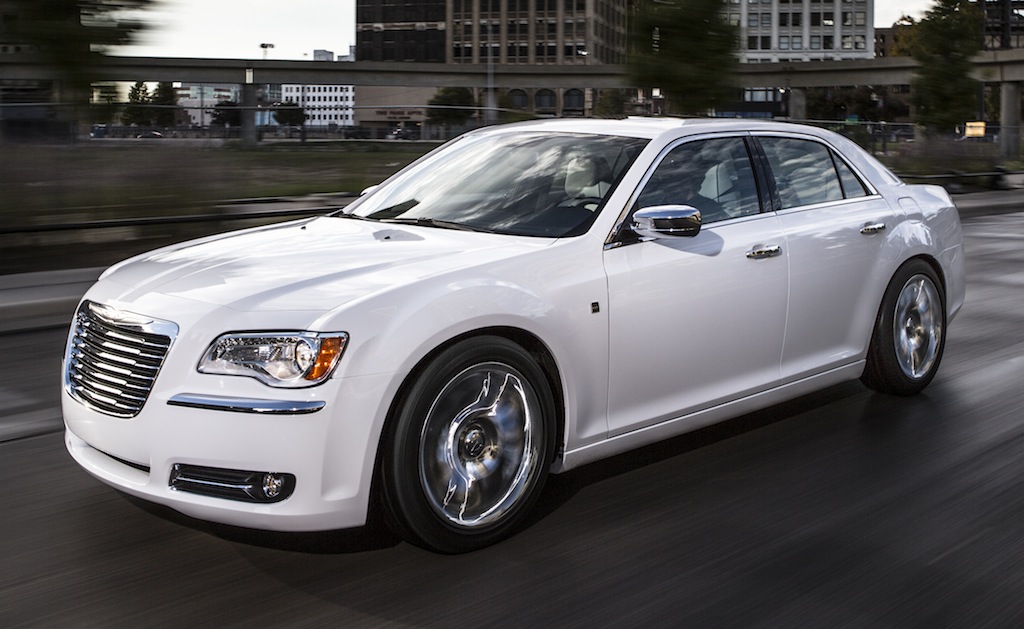 2013 Chrysler 300 Motown Edition Front 7/8 Action View