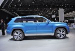 2013 Detroit: Volkswagen CrossBlue SUV Concept Rear Side View