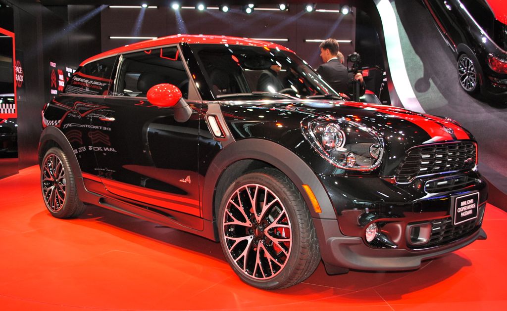 2013 Detroit: 2014 Mini John Cooper Works Paceman Front Angle