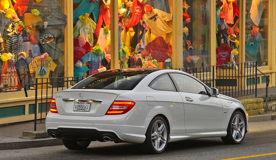 2013 Mercedes-Benz C-Class Coupe Rear 7-8 Right