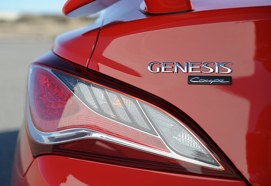 2013 Hyundai Genesis Badge