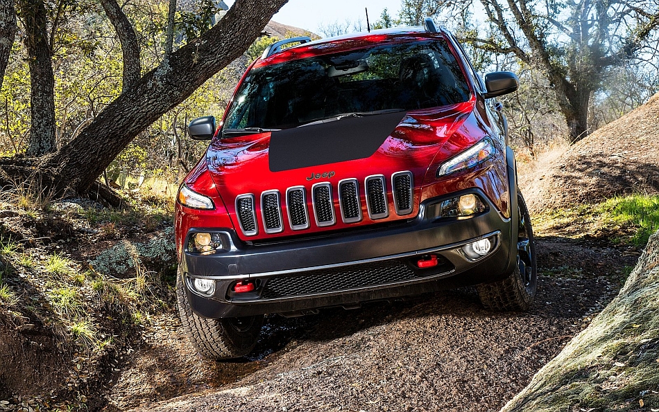 2014 Jeep Cherokee Front Steep Trail Traversing