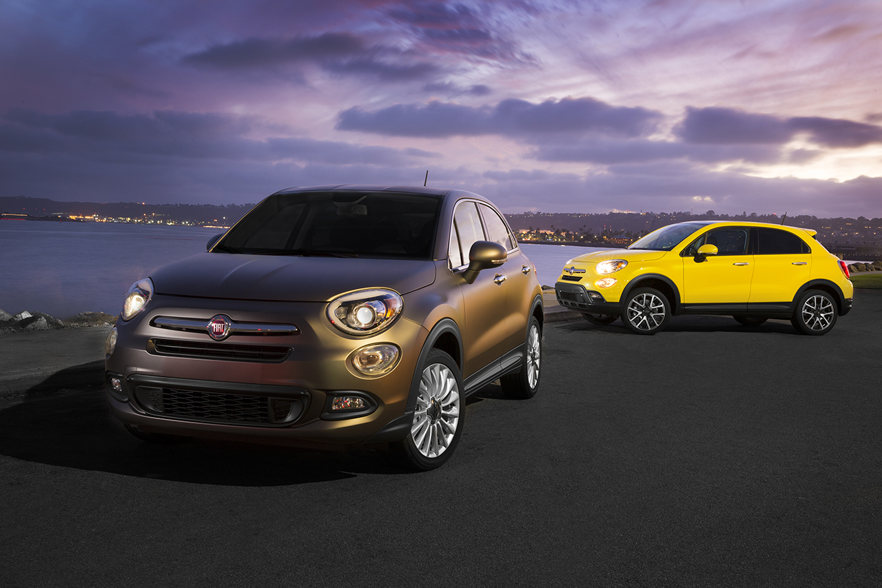 2016 Fiat 500X (left to right) Lounge and Trekking Plus