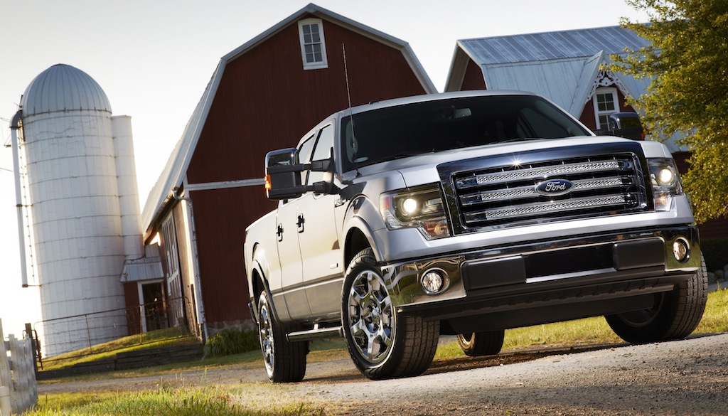 2013 Ford F-150 Lariat Front 3/4 View
