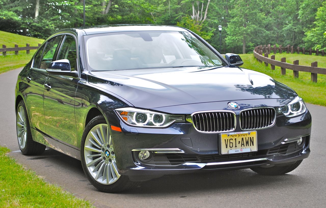 Review 2013 BMW 3 Series Front 3/4 View