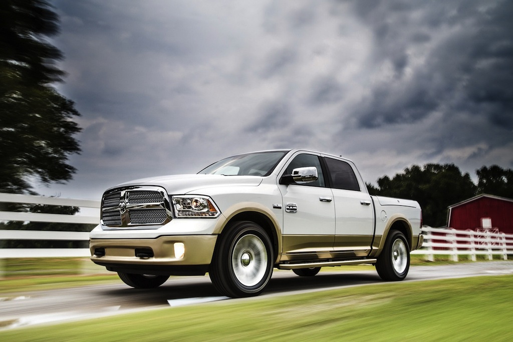 2013 Ram 1500 Front 7/8 Action View