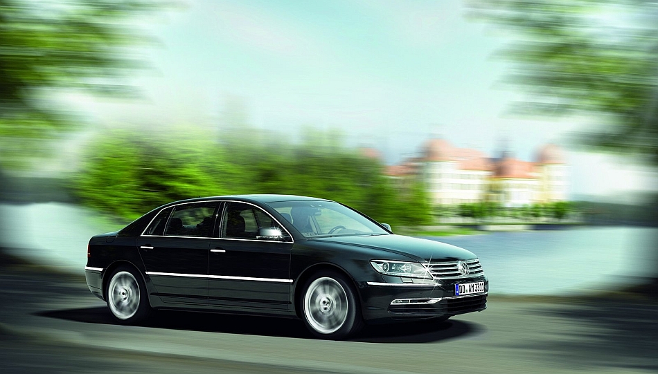 2011 Volkswagen Phaeton Drive By 7-8 Right