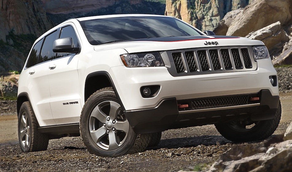 2013 Jeep Grand Cherokee Trailhawk Front 3/4 View