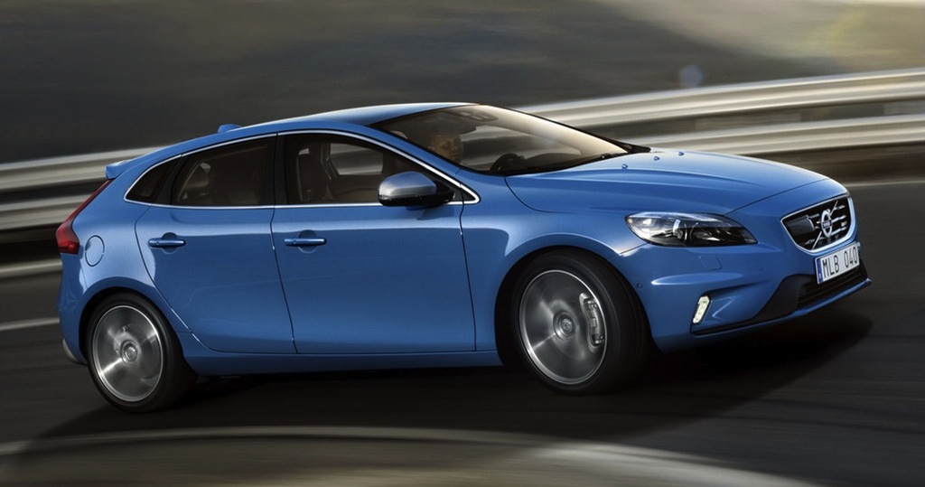 2013 Volvo V40 R-Design Front 7/8 Action View