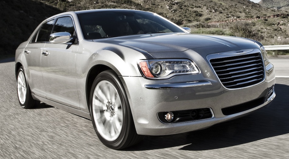 2013 Chrysler 300 Front 3/4 View