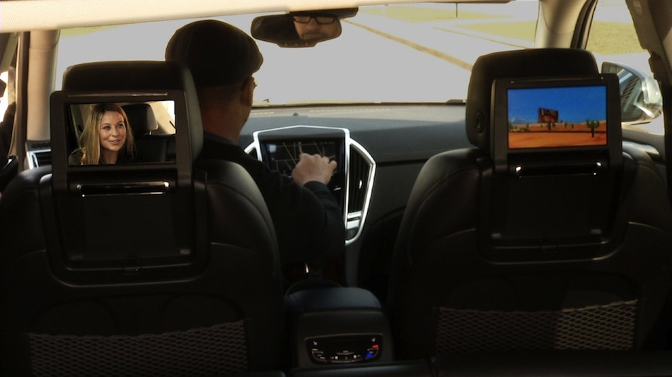 2913 Cadillac SRX Rear-Seat Entertainment Screens