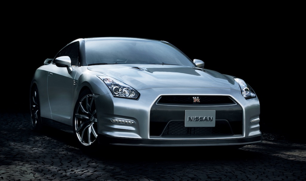 2014 Nissan GT-R Front 3/4 View