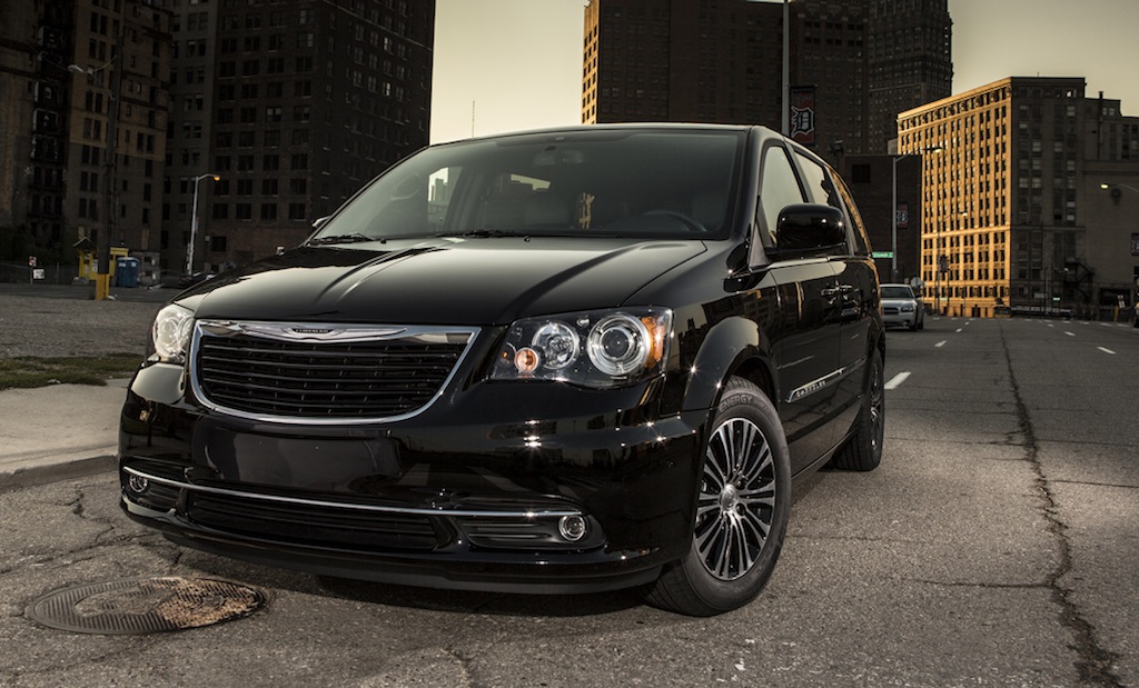 2013 Chrysler Town and Country S Front 3/4 View