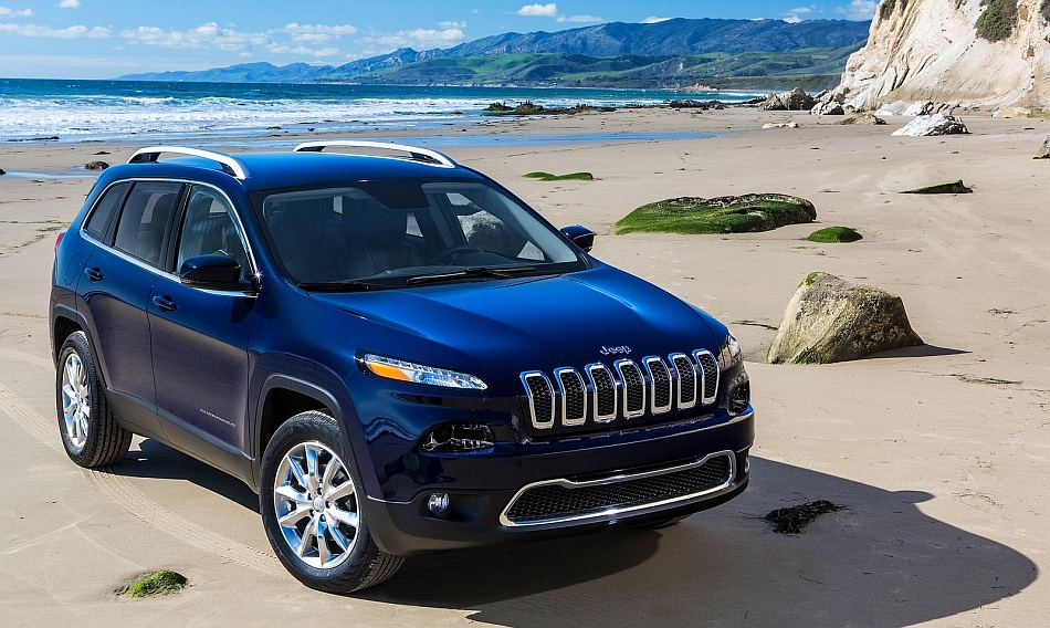 2014 Jeep Cherokee Front 3-4 Right Beach