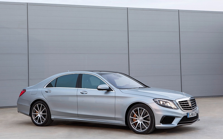 2014 Mercedes-Benz S63 AMG 4MATIC Front 7-8 Right