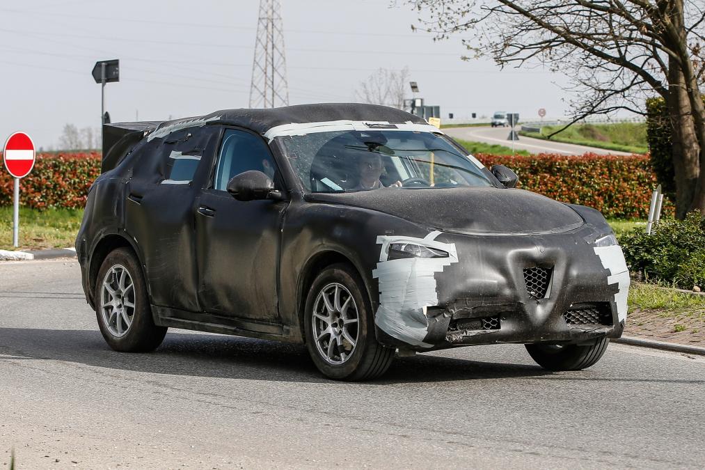 2016 - Alfa Romeo Stelvio Spy Shots